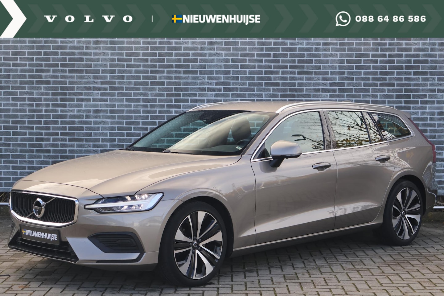 Volvo V60 - 2.0 B3 Momentum Business | Adaptieve Cruise Control | 19"Velgen | Lederen bekleding | 360° - AutoWereld.nl