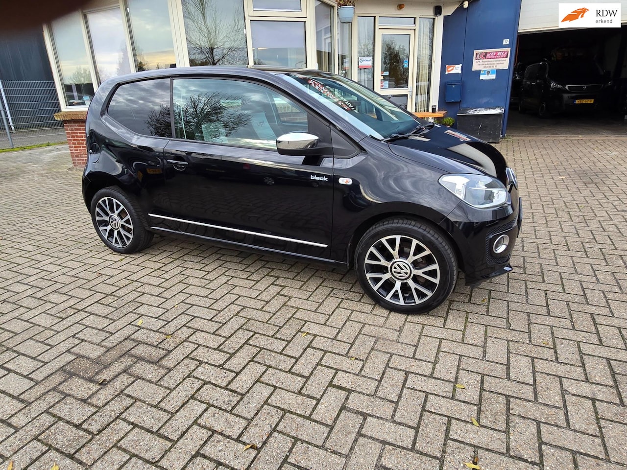 Volkswagen Up! - 1.0 move up! BLACK - AutoWereld.nl