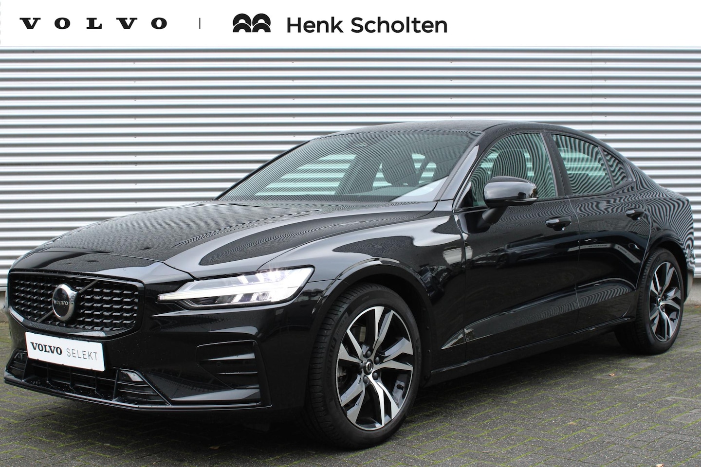 Volvo S60 - 2.0 B4 Plus Dark | Lichtmetalen Velgen Multi-Spaaks 18" | Nappa leder / Open Grid textiel - AutoWereld.nl