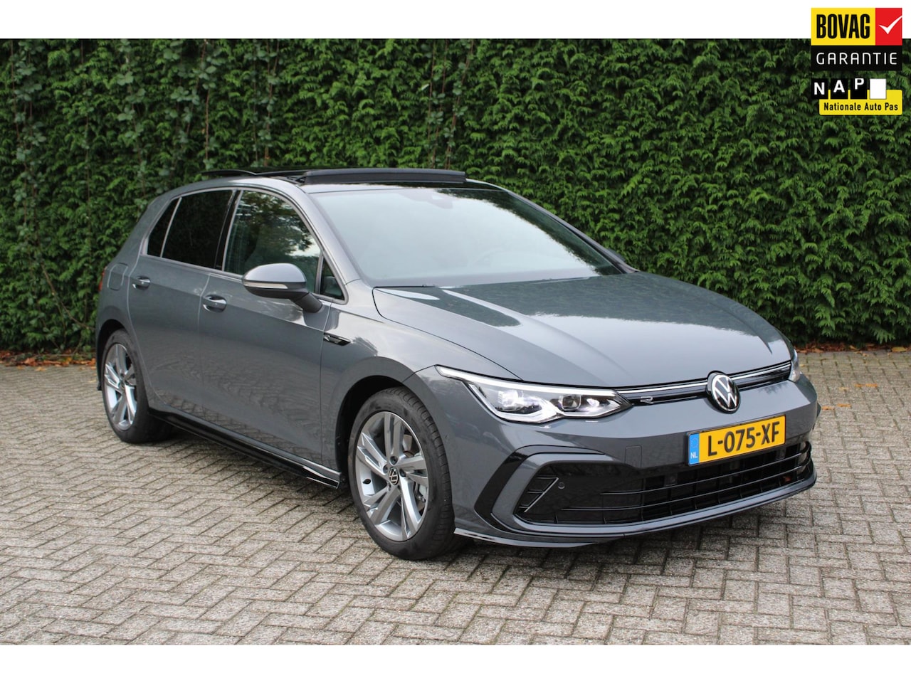 Volkswagen Golf - 1.5 eTSI R-Line Business nieuwestaat - AutoWereld.nl