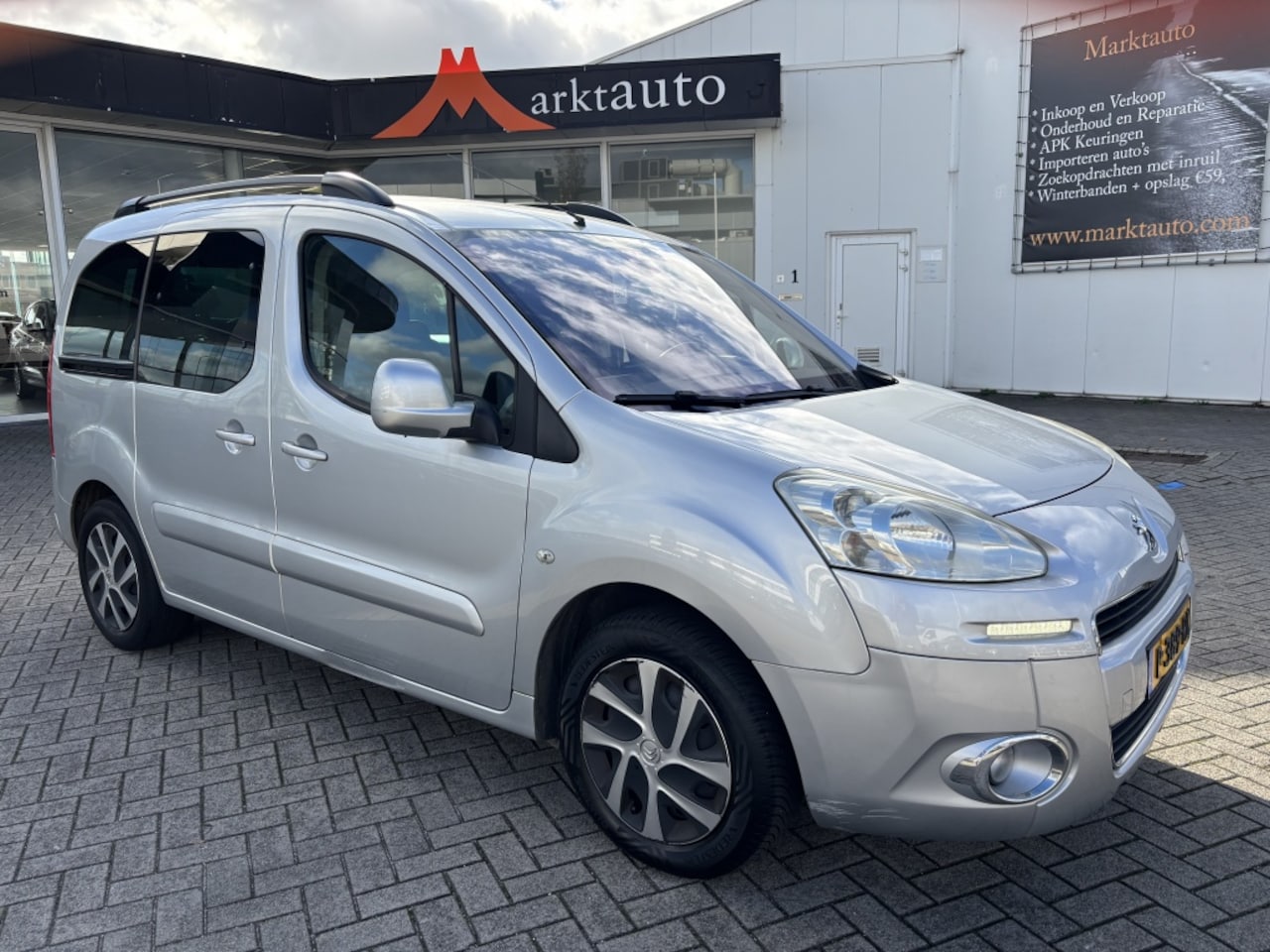 Peugeot Partner Tepee - 1.6 VTi Family Cruise Parkeersensoren Bluetooth - AutoWereld.nl