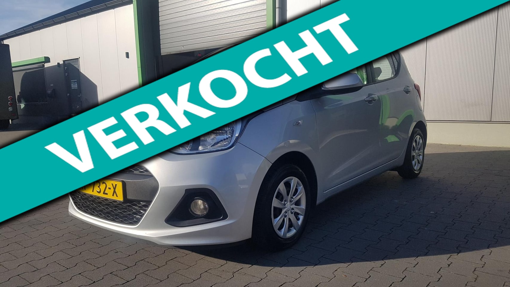Hyundai i10 - 1.0i i-Motion Comfort Zeer lage KM stand en zeer goed onderhouden Airco Trekhaak Cruise Al - AutoWereld.nl