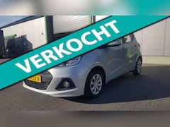Hyundai i10 - 1.0i i-Motion Comfort Zeer lage KM stand en zeer goed onderhouden Airco Trekhaak Cruise Al