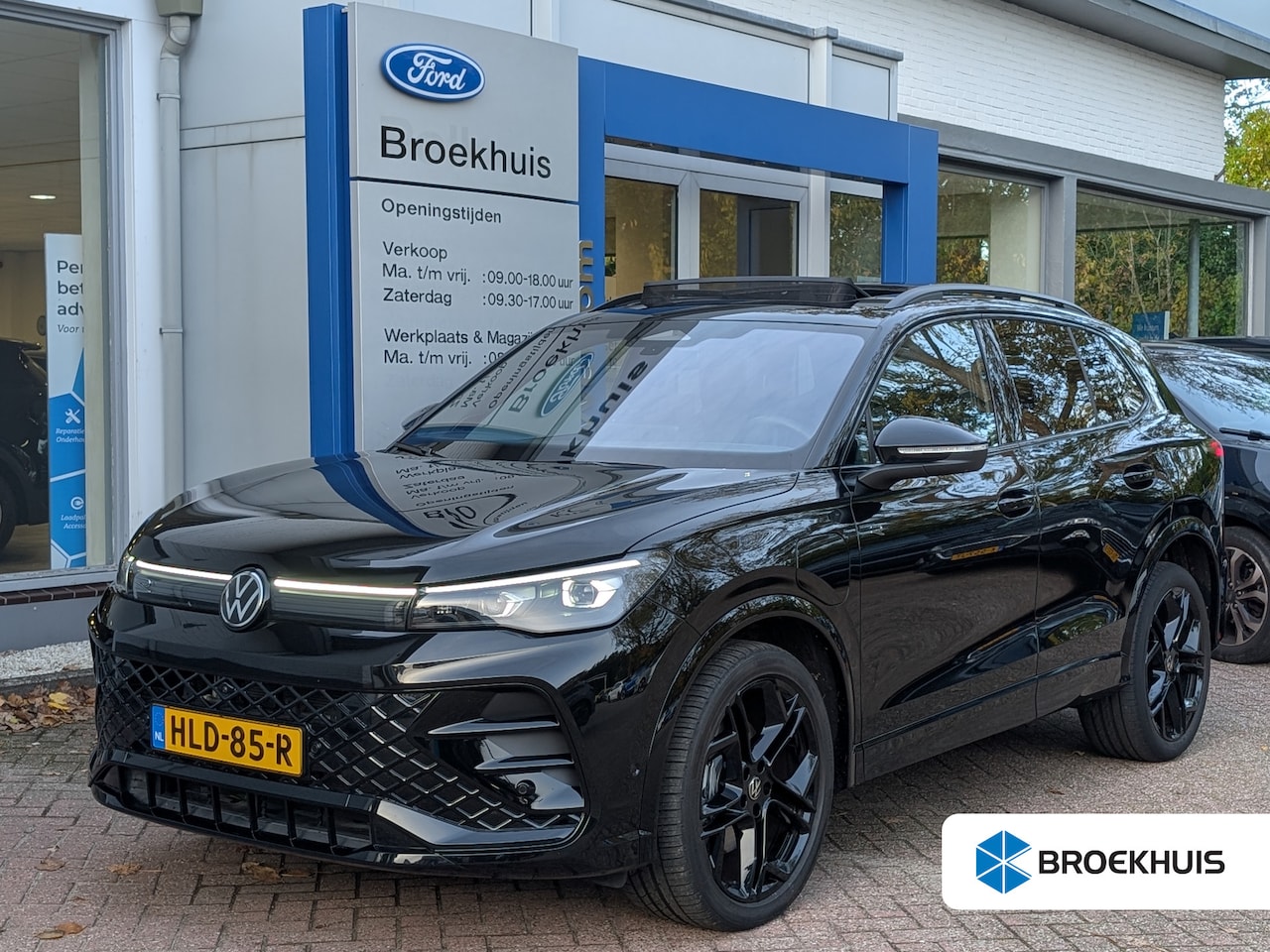 Volkswagen Tiguan - 1.5 eHybrid R-Line 272pk | Pano | Trekhaak | 20" LMV | IQ LED | Leder | HUD | - AutoWereld.nl