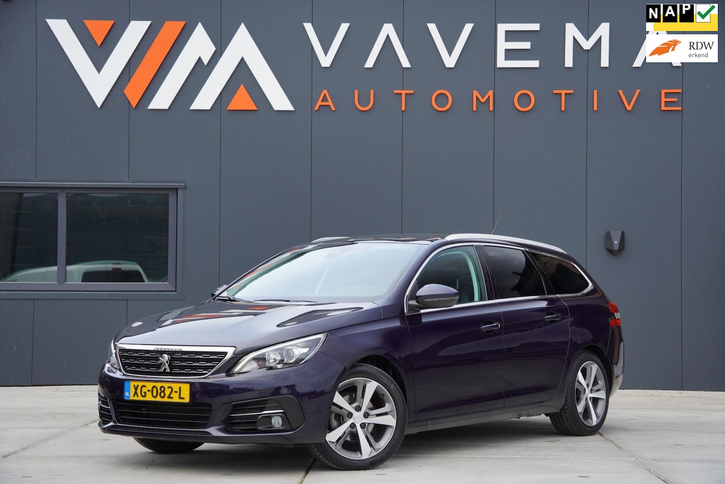 Peugeot 308 SW - 1.2 PureTech Allure 2018 Panoramadak Airco Clima Carplay Cruise control Navigatie - AutoWereld.nl