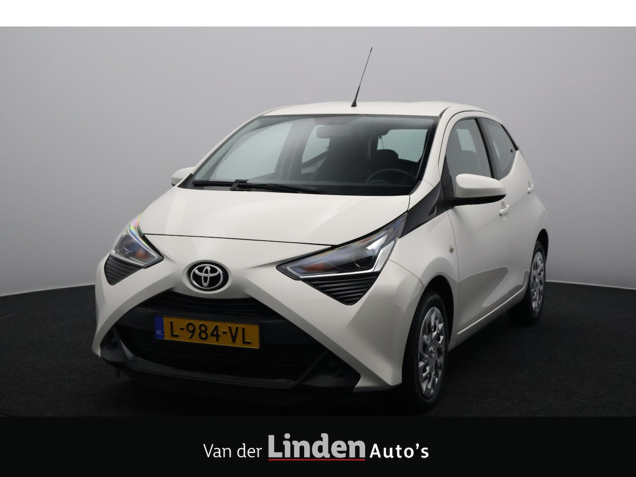 Toyota Aygo - 1.0 VVT-i x-play | Navigatie | Camera | DAB | Carplay&Android | Airco - AutoWereld.nl
