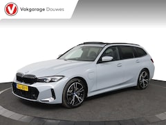 BMW 3-serie Touring - 320e Touring M-Sport |Pano|HUD|ACC|Widescreen