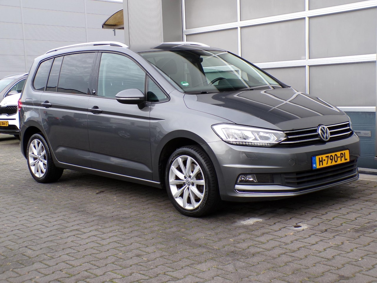 Volkswagen Touran - 1.4 TSI Highline Business R LED/Clima/Stoelverw/Elek klep!! - AutoWereld.nl