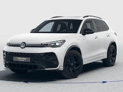Volkswagen Tiguan - 1.5 eHybrid R-Line Edition Navi | Trekhaak | Black Style | 20"York | LED Matrix IQ | 360 c