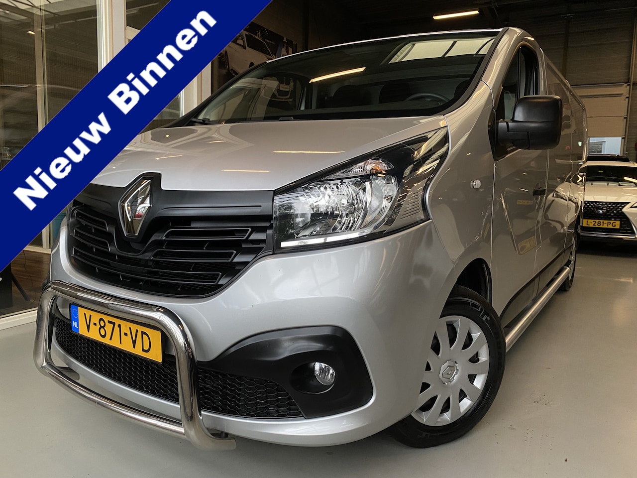Renault Trafic - 1.6 dCi T29 L2H1 Comfort Airco, Cruise , Navi, Trekhaak - AutoWereld.nl