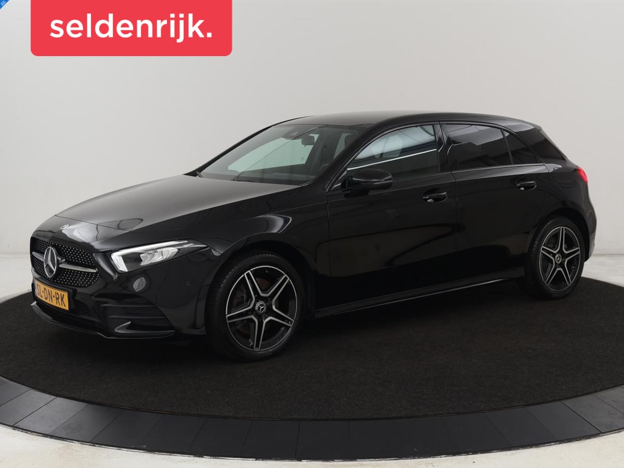 Mercedes-Benz A-klasse - 250e AMG Night | Carpay | Park Assist | Full-LED | Stoelverwarming | Camera | DAB+ | Half - AutoWereld.nl