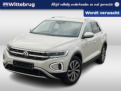 Volkswagen T-Roc - 1.5 TSI 150pk Style DSG Automaat / Navigatie / LM 17 inch / LED Plus / Dig dashboard / Par