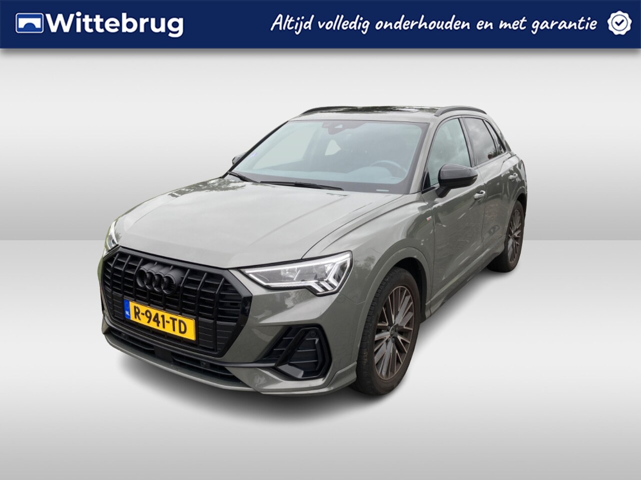 Audi Q3 - 35 TFSI S-line / Leder / Panorama dak / Zwenkbare trekhaak / Full Led Matrix / - AutoWereld.nl