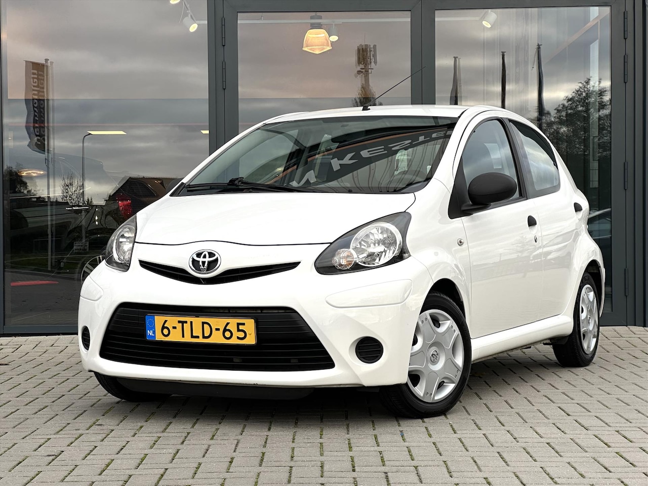 Toyota Aygo - 1.0 VVT-i 5D Now / Navigatie / Airco / dealer O.H. - AutoWereld.nl