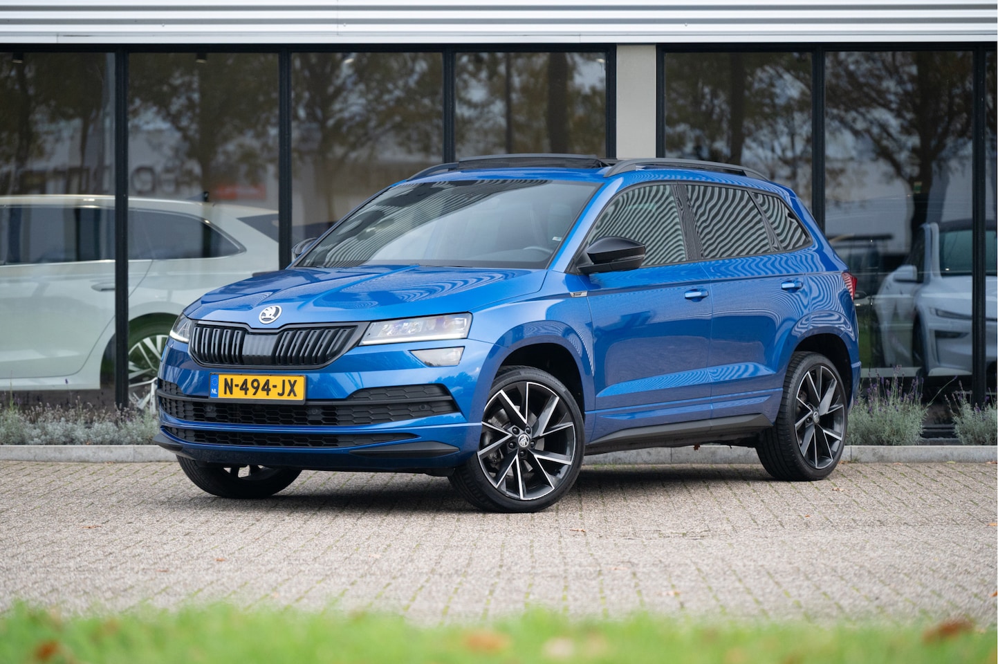 Skoda Karoq - 1.5 TSI ACT Sportline Business | Pano | Adapt. Cruise | Elek. Achterklep | 19" | Camera | - AutoWereld.nl