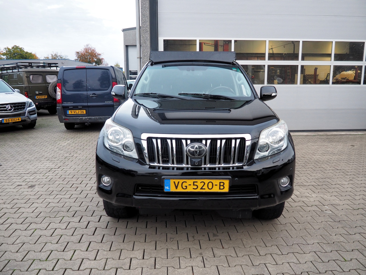 Toyota Land Cruiser - LANDCRUISER 3.0 D-4D SX BOMVOL LUXE XENON GRIJS KENT