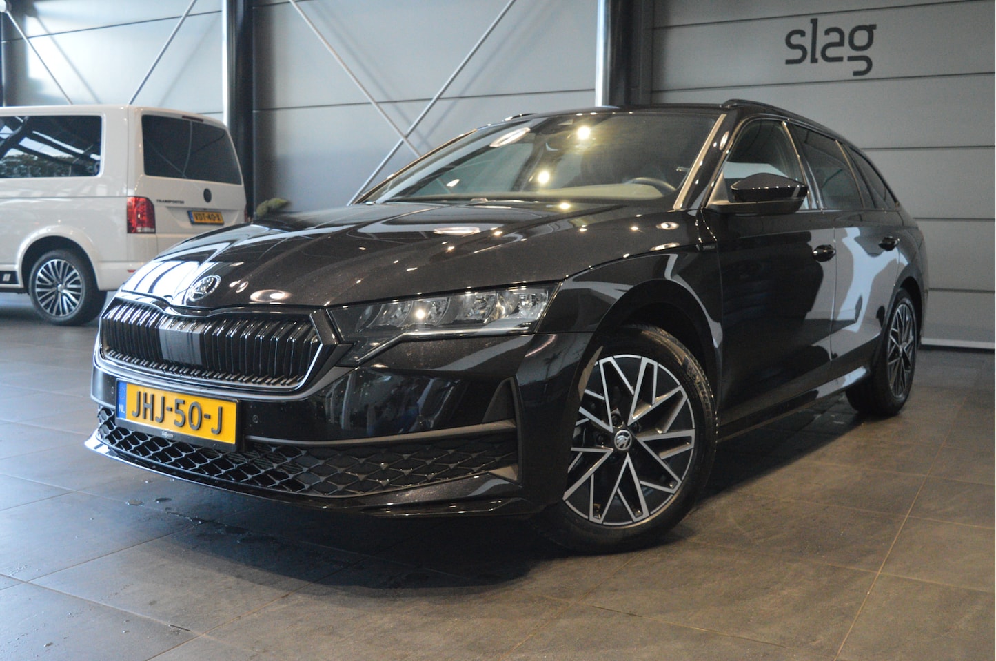 Skoda Octavia Combi - 2.0 TDI Sportline navi camera keyless trekhaak 17 inch 150 pk !! - AutoWereld.nl