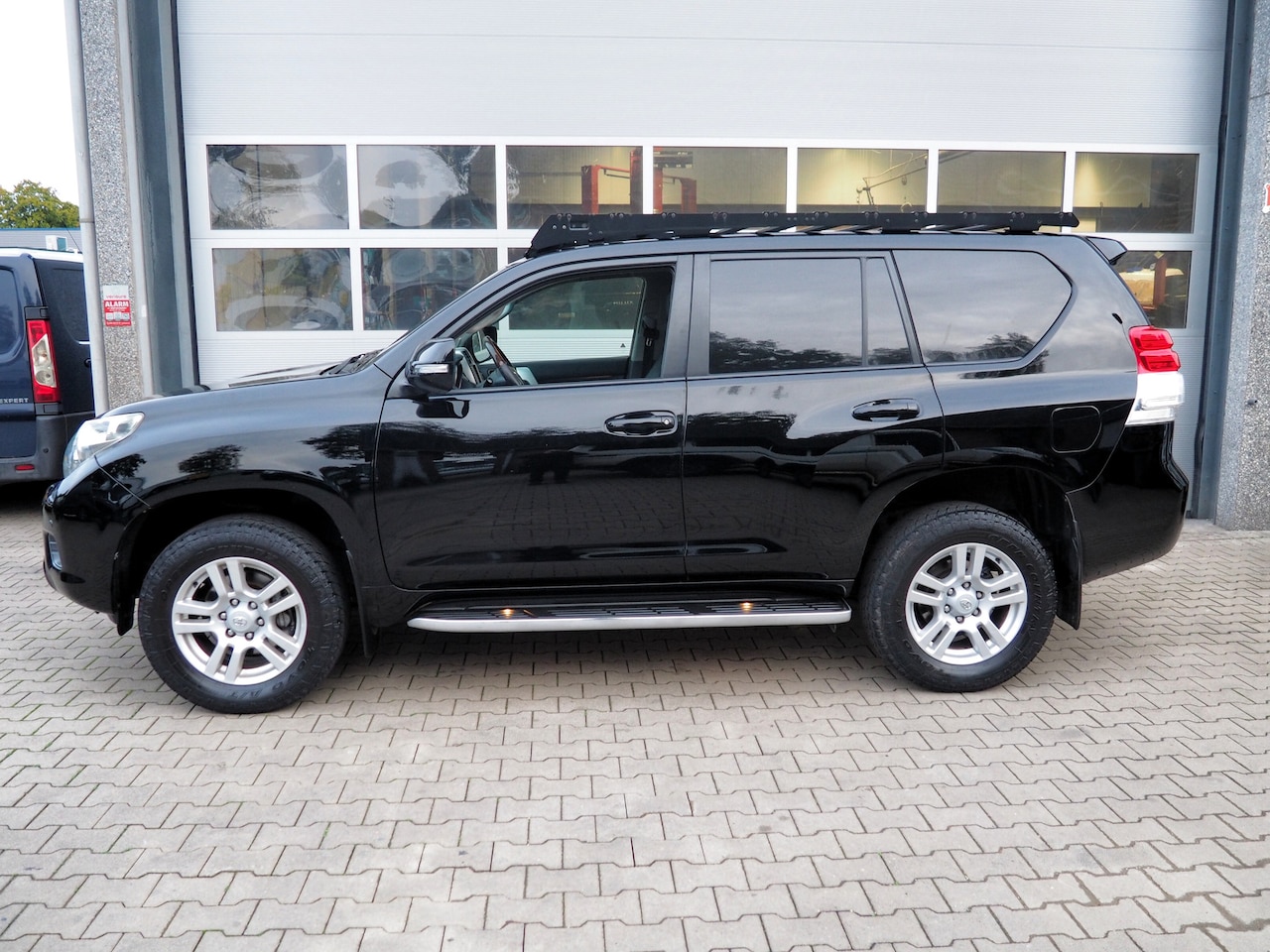 Toyota Land Cruiser 150 - LANDCRUISER SERIES 3.0 D-4D SX BOMVOL LUXE! XENON GRIJS KENT.