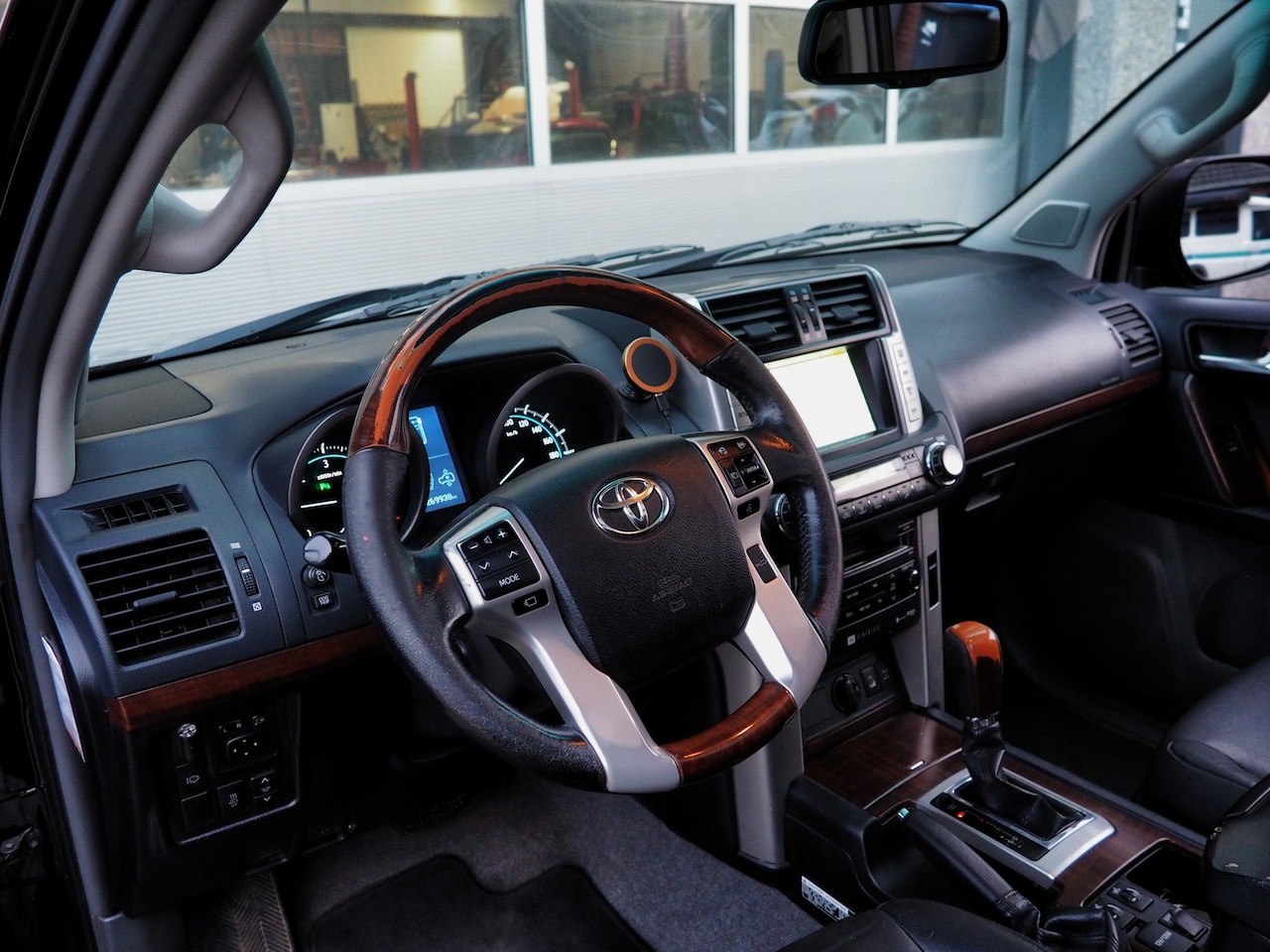 Toyota Land Cruiser 150 - LANDCRUISER SERIES 3.0 D-4D SX BOMVOL LUXE! XENON GRIJS KENT.