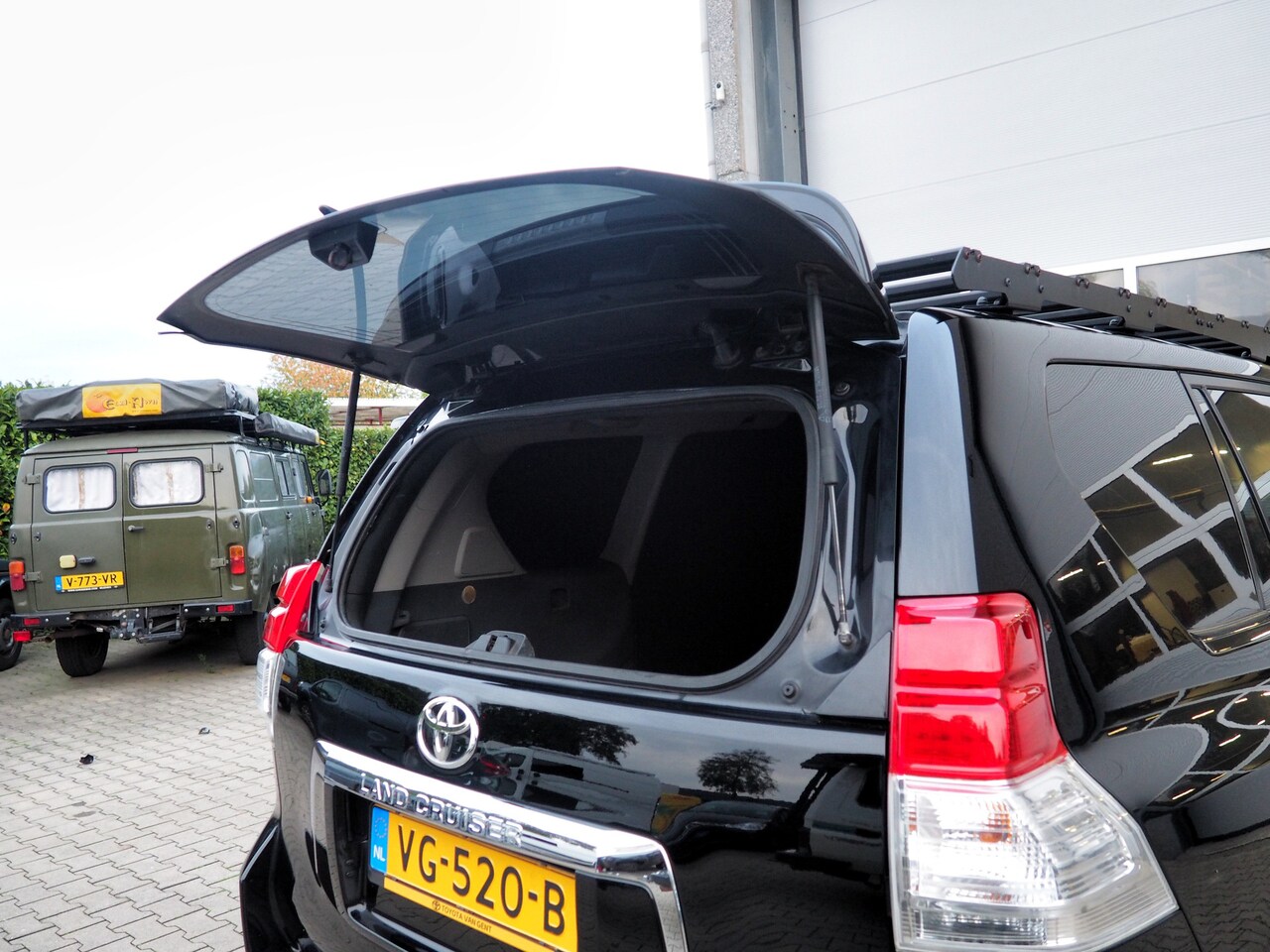 Toyota Land Cruiser 150 - LANDCRUISER SERIES 3.0 D-4D SX BOMVOL LUXE! XENON GRIJS KENT.