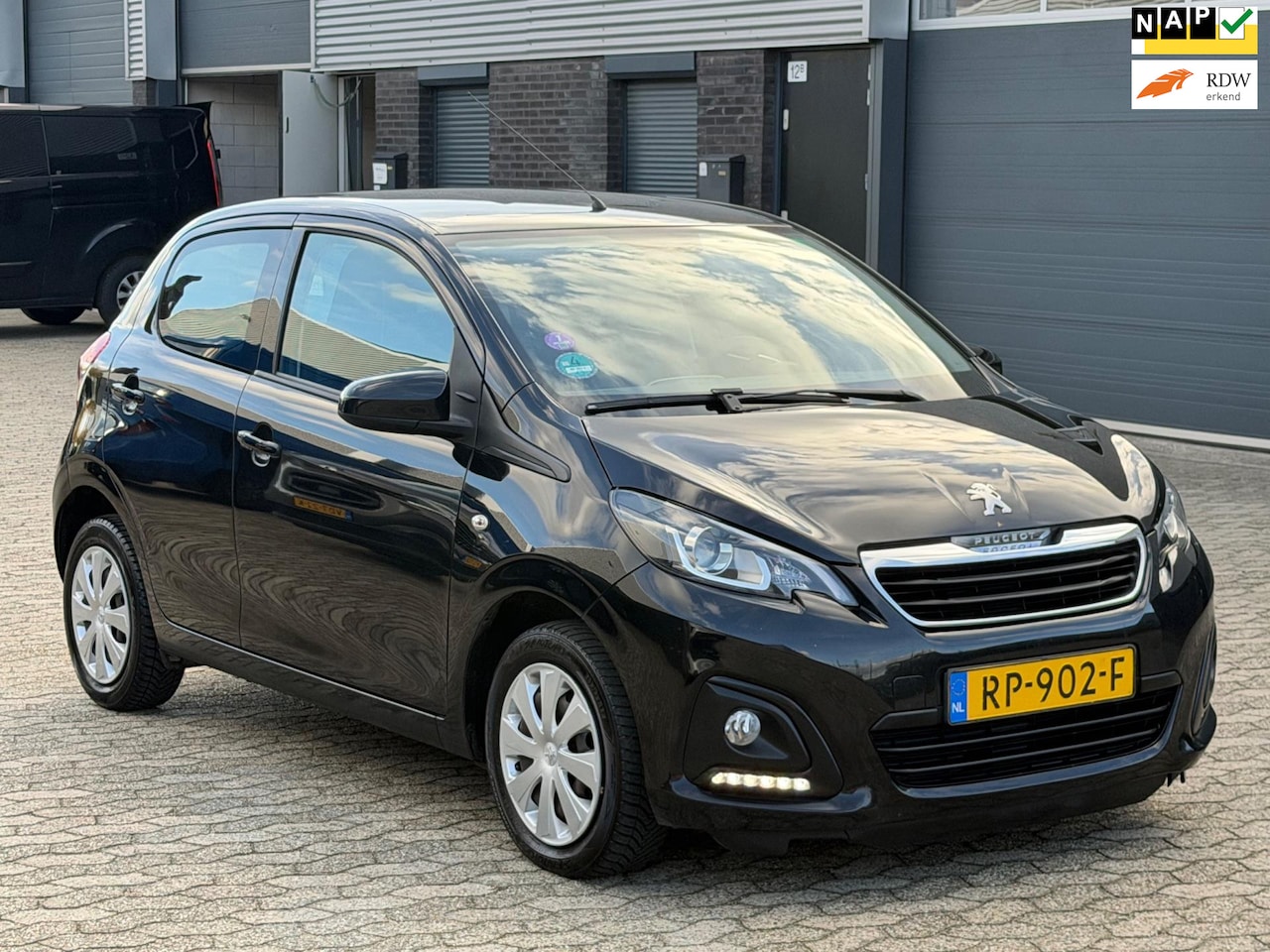 Peugeot 108 - 1.0 e-VTi Active AIRCO LED NAP BOEKJES APK - AutoWereld.nl