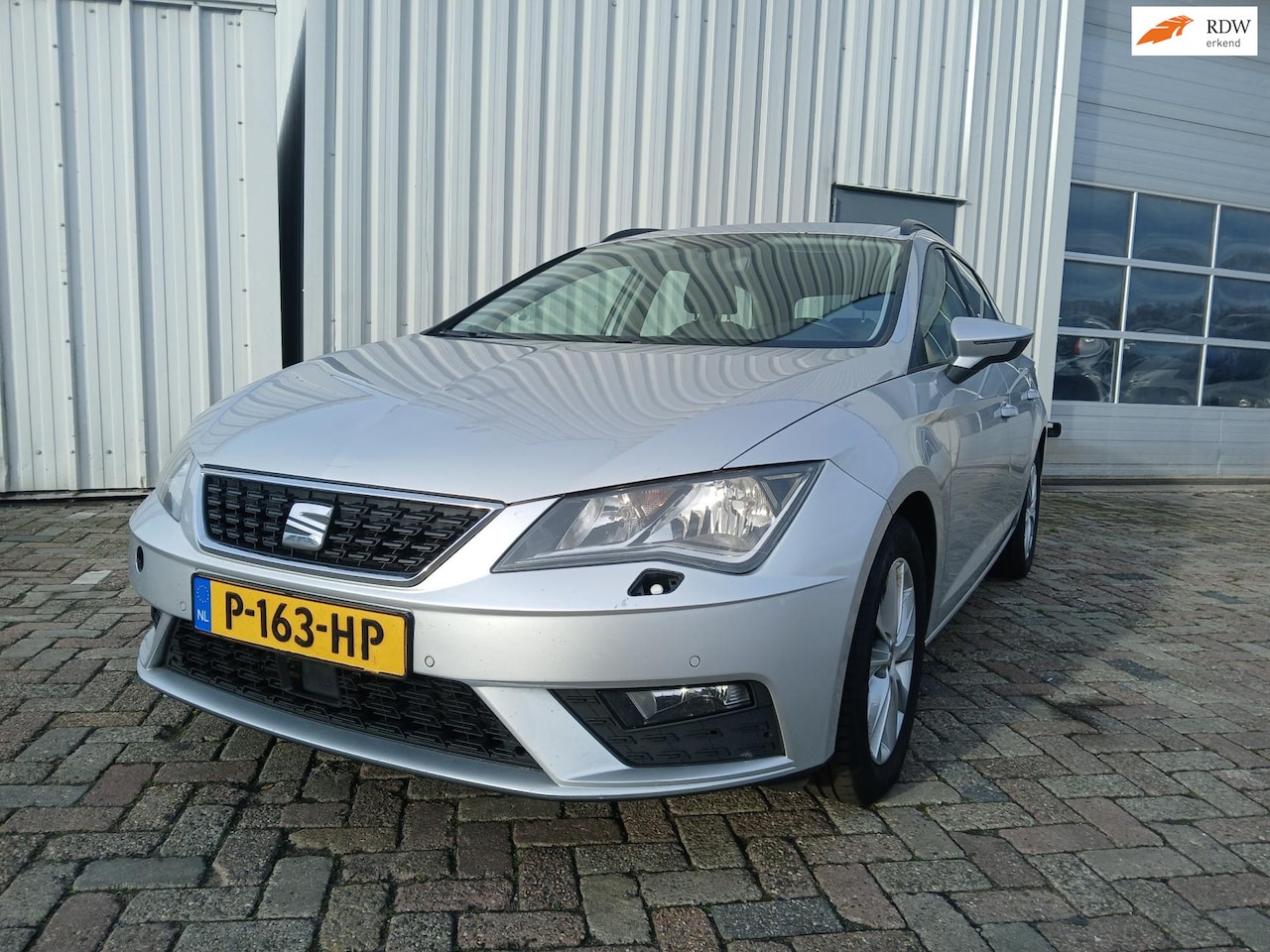 SEAT Leon ST - 1.6 TDI Style Business Intense - Motor defect - SCHADEAUTO - AutoWereld.nl