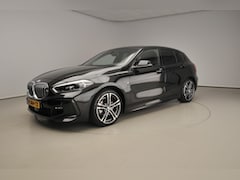 BMW 1-serie - 5-deurs 118i | M-Sportpakket | LED | Leder | Navigatie | Sportstoelen | Stoelverwarming |