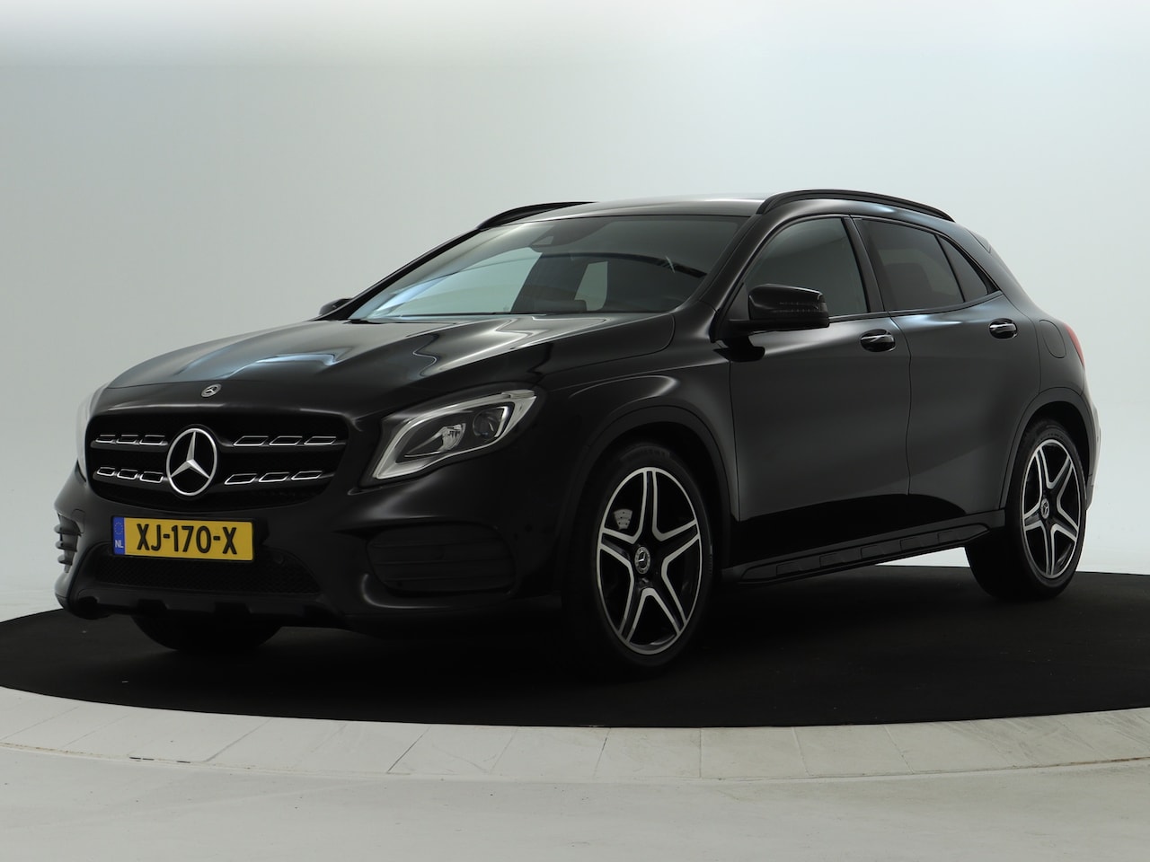 Mercedes-Benz GLA-Klasse - 180 Business Solution AMG | Cruise Control | AMG Line | Stoelverwarming - AutoWereld.nl