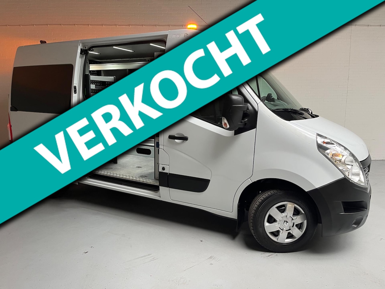 Renault Master - Servicewagen T35 2.3 dCi 145pk euro6 L2H2 BOTT Inrichting, Victron omvormer, Standkachel, - AutoWereld.nl
