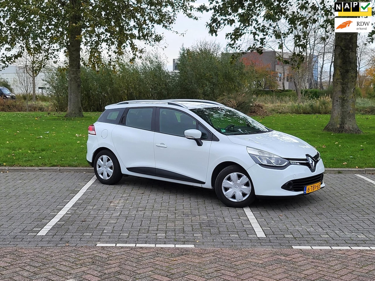 Renault Clio Estate - 0.9 TCe Expression / Navi / Pdc / Airco / Trekhaak / Nieuwe Apk - AutoWereld.nl