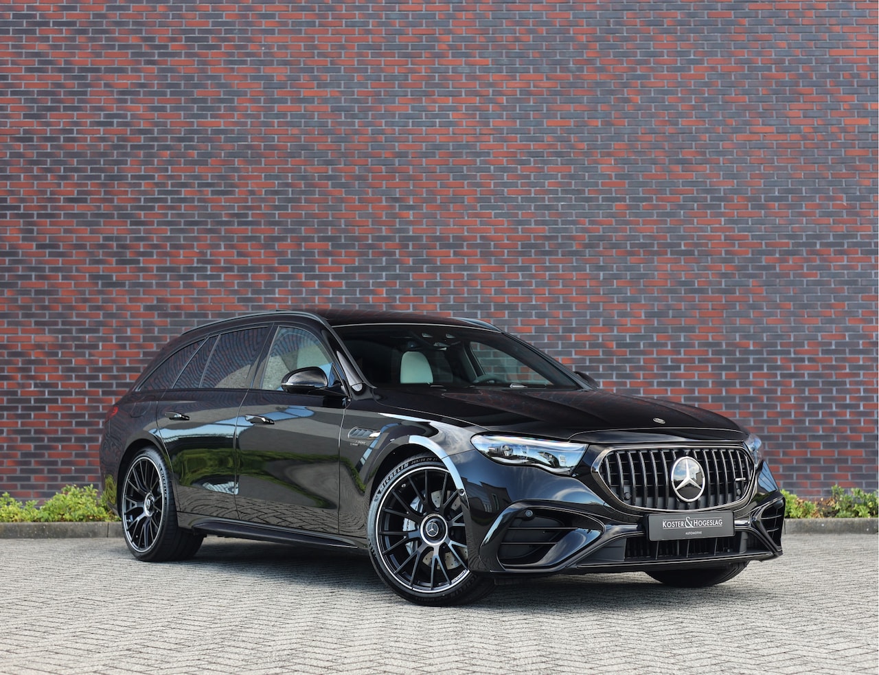 Mercedes-Benz E-klasse Estate - AMG 53 4MATIC+ Hybrid | Direct leverbaar! - Drivers Pack - Trekhaak - Pano - AutoWereld.nl