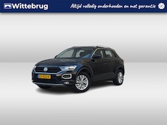 Volkswagen T-Roc - 1.0 TSI Style / Digitale Cockpit / Alarmsysteem / LED / Parkeersensoren V+A / Navigatie /