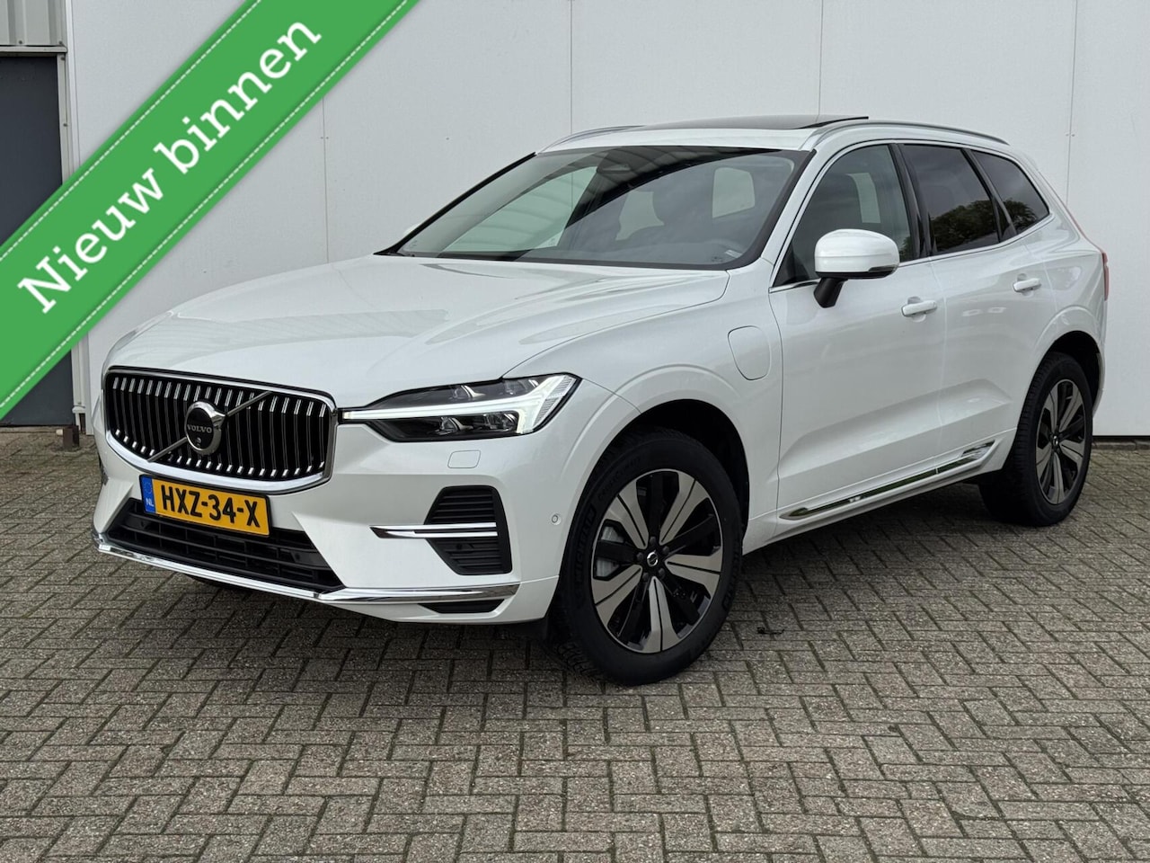 Volvo XC60 - 2.0 T6 hybrid AWD Plus Bright|Pano|PAS v/a|el.bed.stoelen|trekh.| - AutoWereld.nl