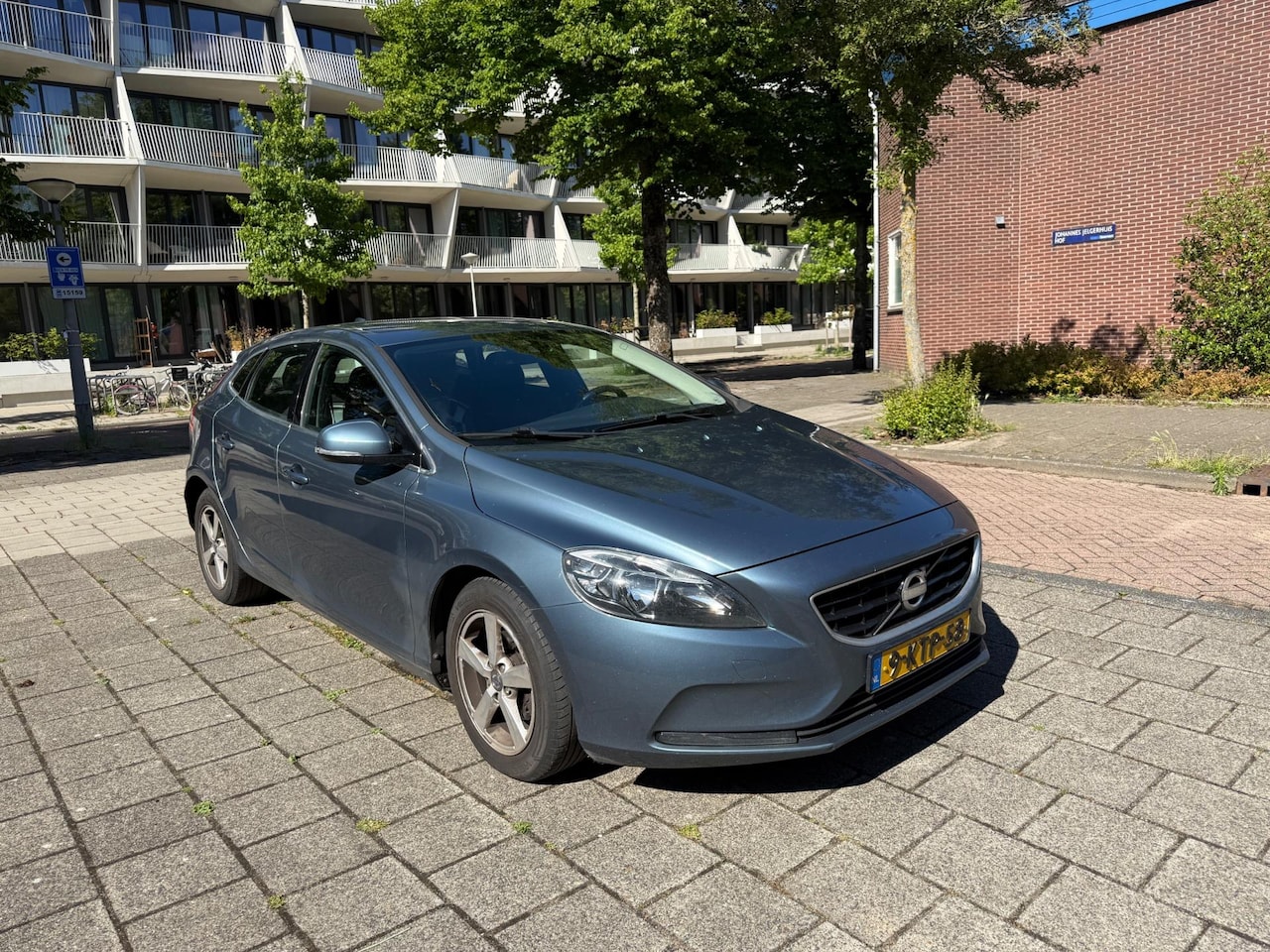 Volvo V40 - 1.6 D2 Momentum Airco Cruise PDC NW APK - AutoWereld.nl