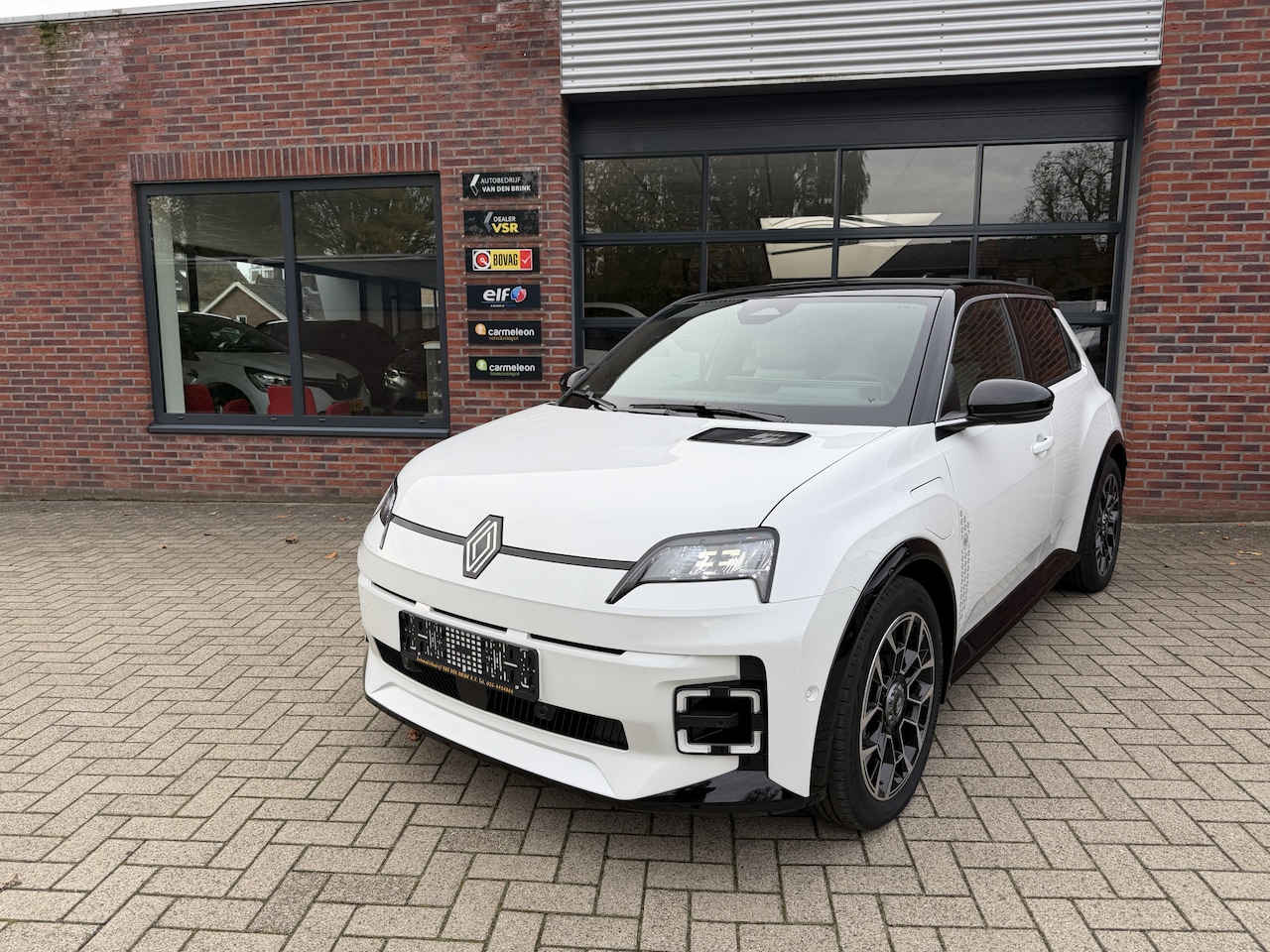 Renault 5 - comfort range Roland-Garros 52 kWh Pack safety,Pack Harman kardon Rijklaar - AutoWereld.nl
