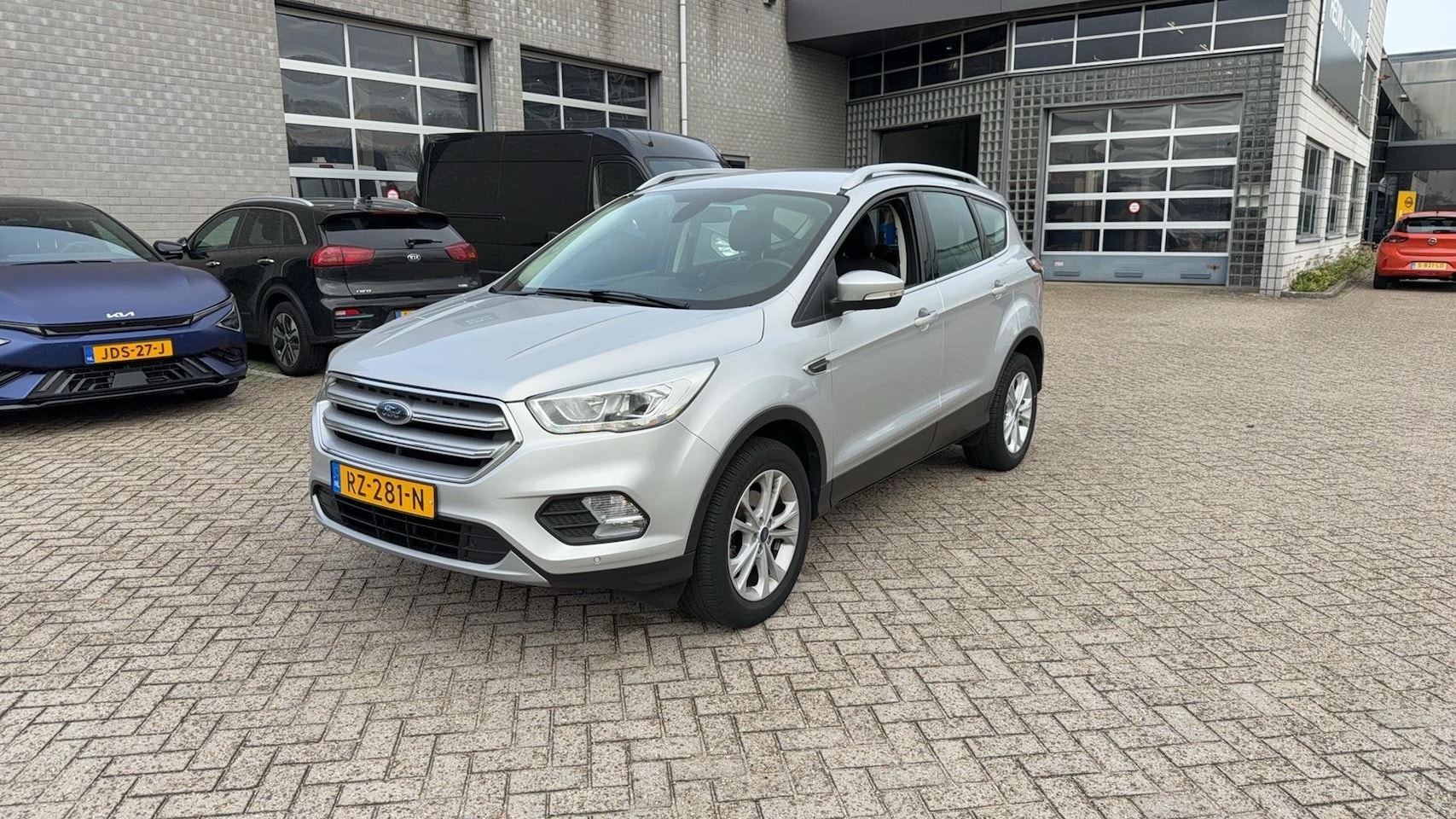 Ford Kuga - 1.5 EcoBoost Titanium | Trekhaak | 1.800kg trekgewicht | Dealeronderhouden | Lage km-stand - AutoWereld.nl