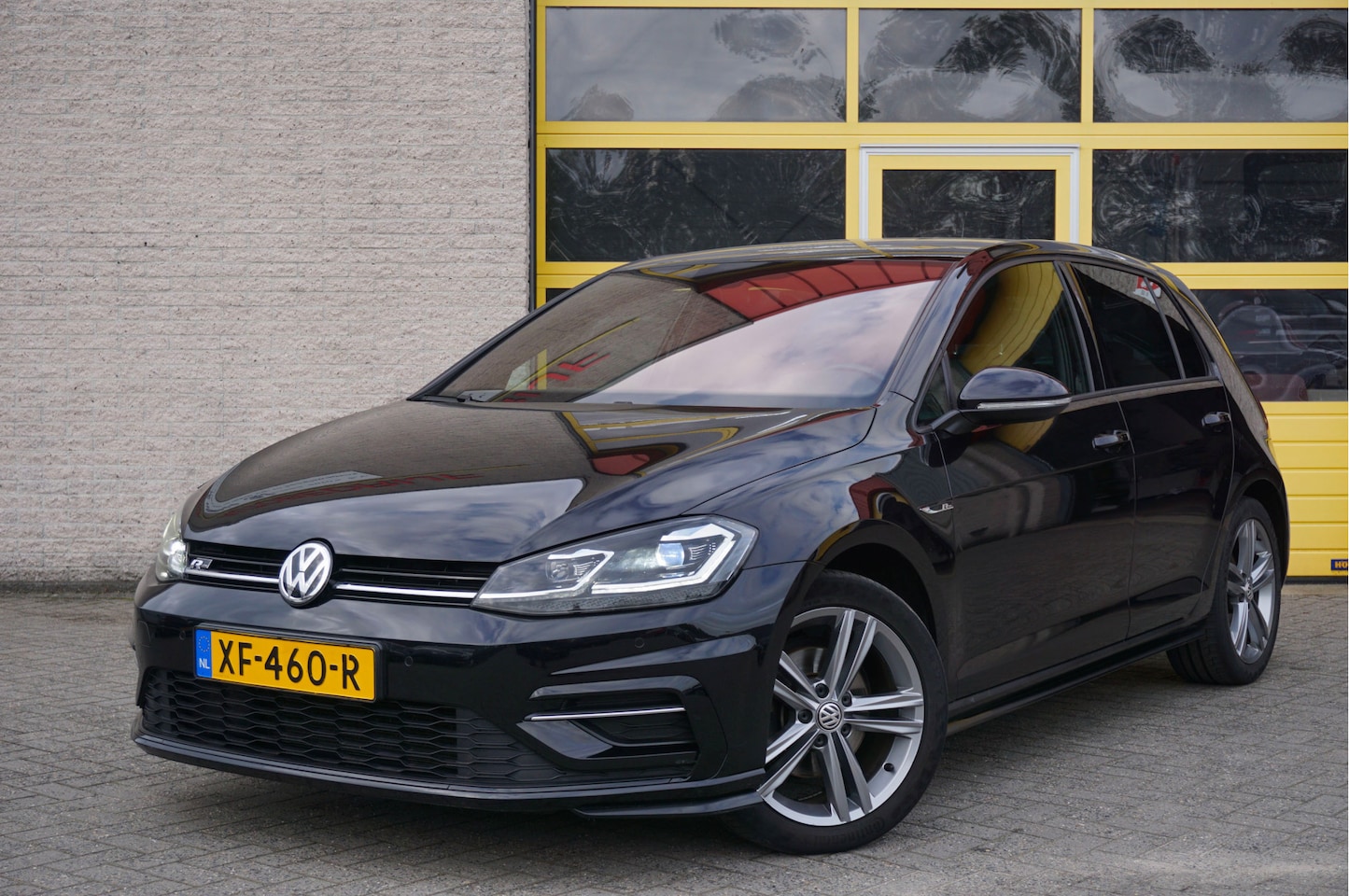 Volkswagen Golf - 1.5 TSI 150PK! 5drs 2X R-Line BJ2019 Lmv 17" | Led | Pdc | Navi | Dynamische knipperlichte - AutoWereld.nl