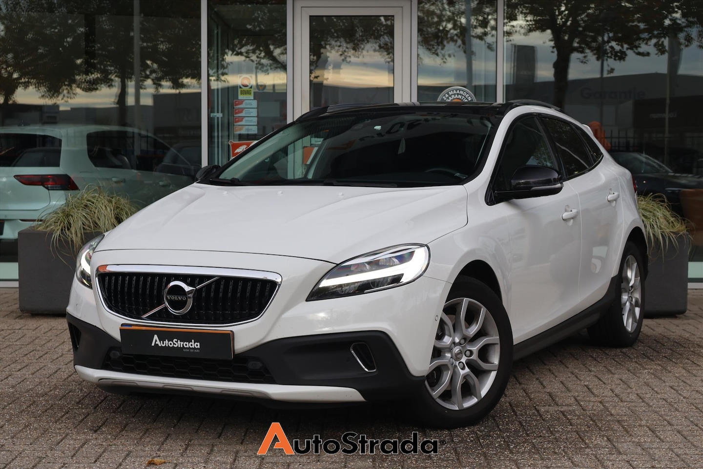 Volvo V40 Cross Country - 1.5 T3 Polar+ Luxury 152PK | harman/Kardon | Pano | Cruise | Climate | Camera - AutoWereld.nl