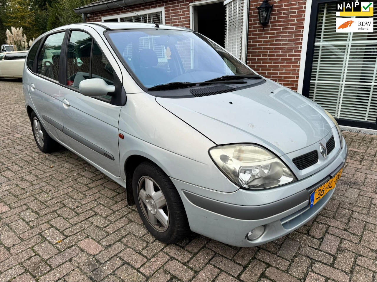 Renault Scénic - 2.0-16V Expression NIEUWE APK 20-11-2026 zo ingeruild zo weg - AutoWereld.nl