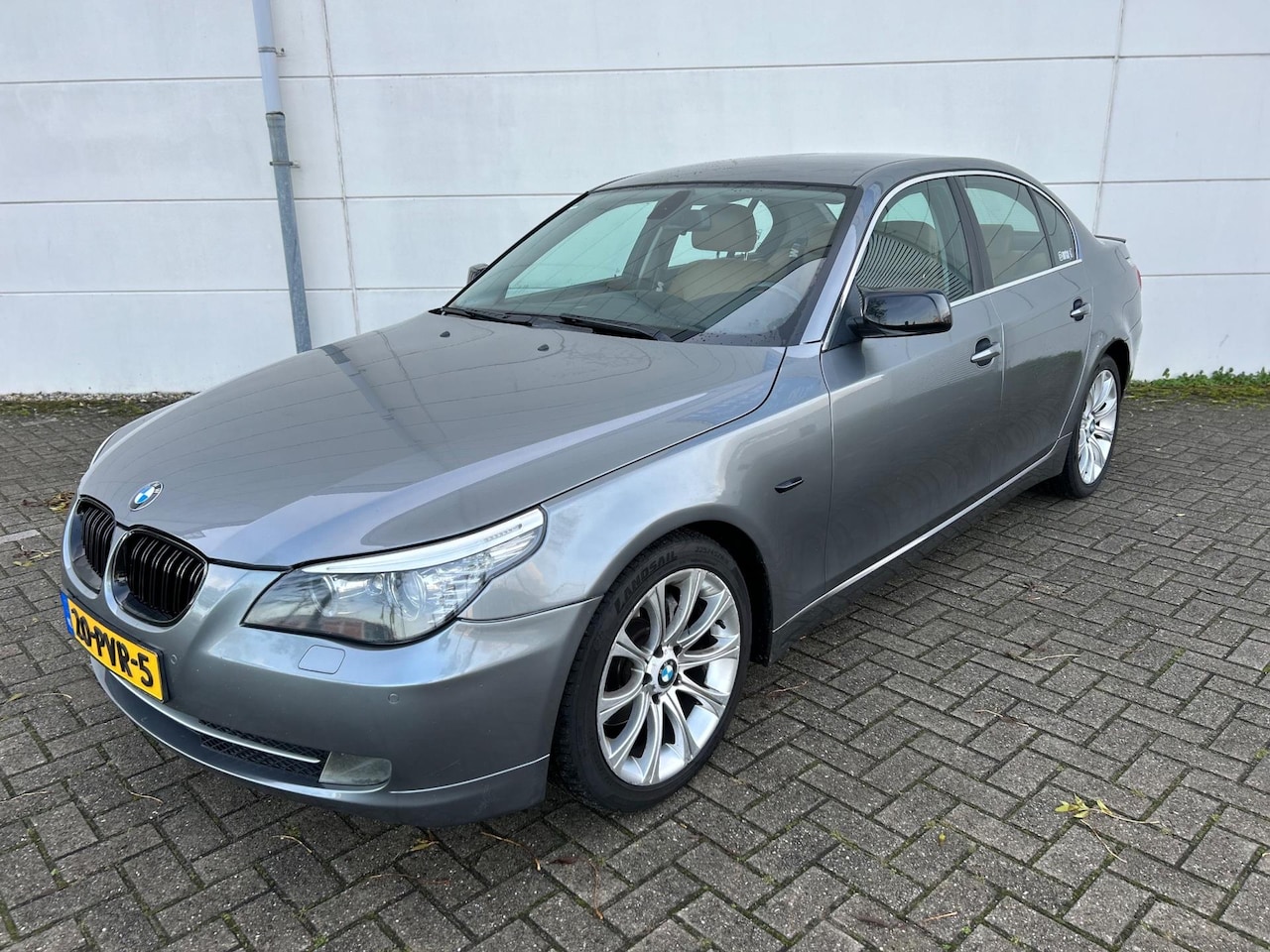 BMW 5-serie - 523i Bouwjaar 12-2008 Apk 04-2026 Automaat Stoelverwarming Softclose Keykless Cruise Clima - AutoWereld.nl