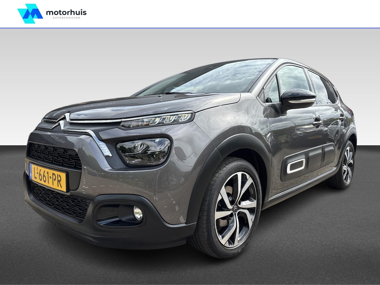 Citroën C3 - | Shine | 17” Velgen | Two-Tone Dak | Airbump | LED | Navigatie | Apple CarPlay | Climate - AutoWereld.nl
