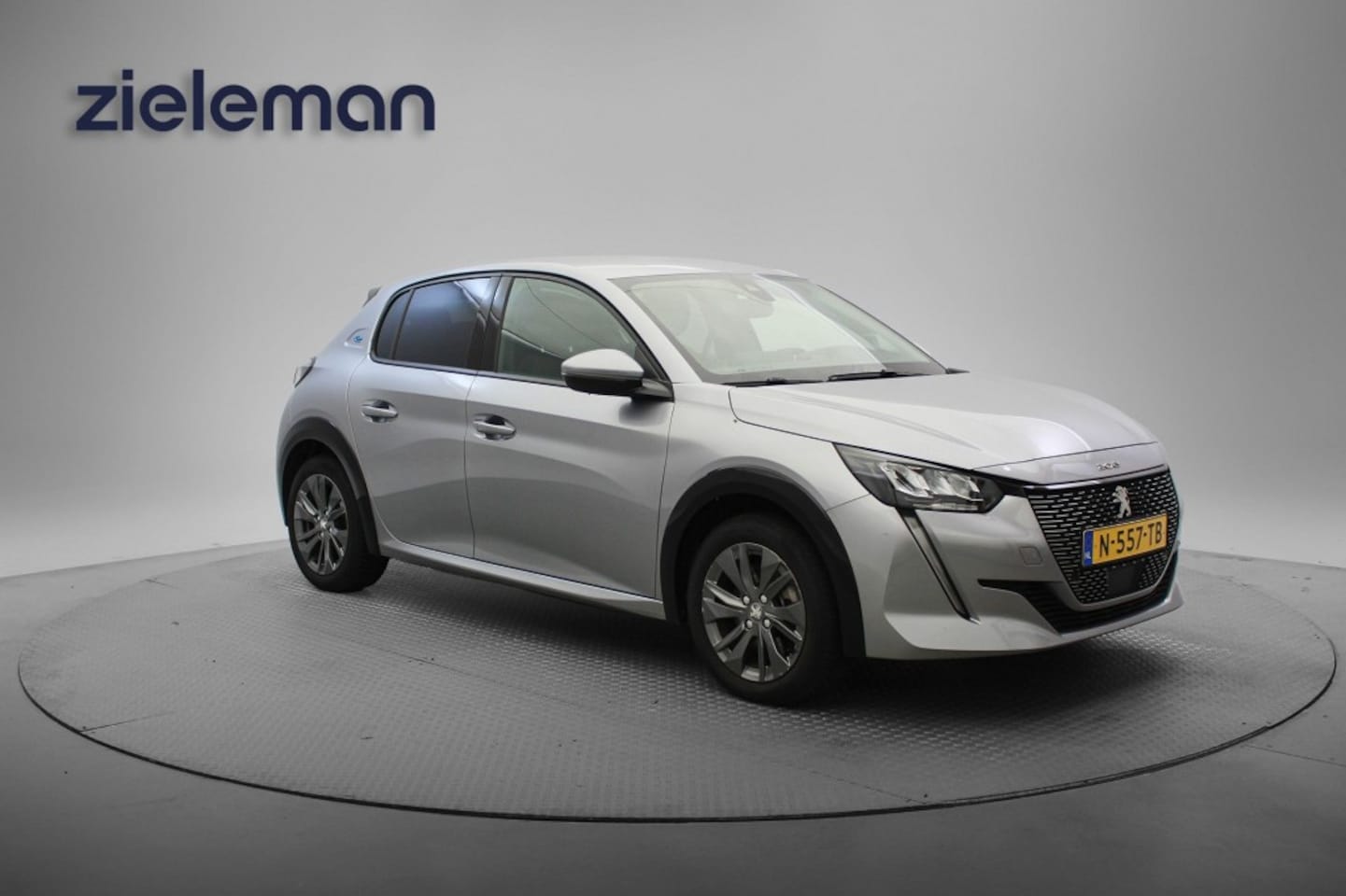 Peugeot 208 - e-208  Allure Pack 50 kWh - Carplay, Navi, Crusie, Camera - AutoWereld.nl