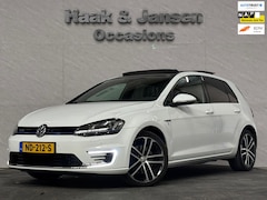 Volkswagen Golf - 1.4 TSI GTE Connected Series Automaat Panoramadak Stoelverwaming