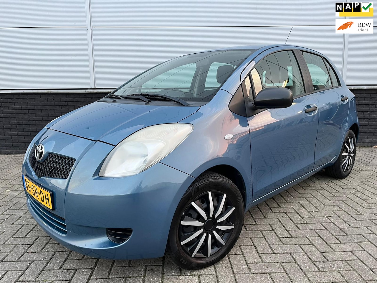 Toyota Yaris - 1.3 VVTi 5drs - isofix - usb aansluiting - NAP - Orig. NL-auto - goed onderhouden - AutoWereld.nl