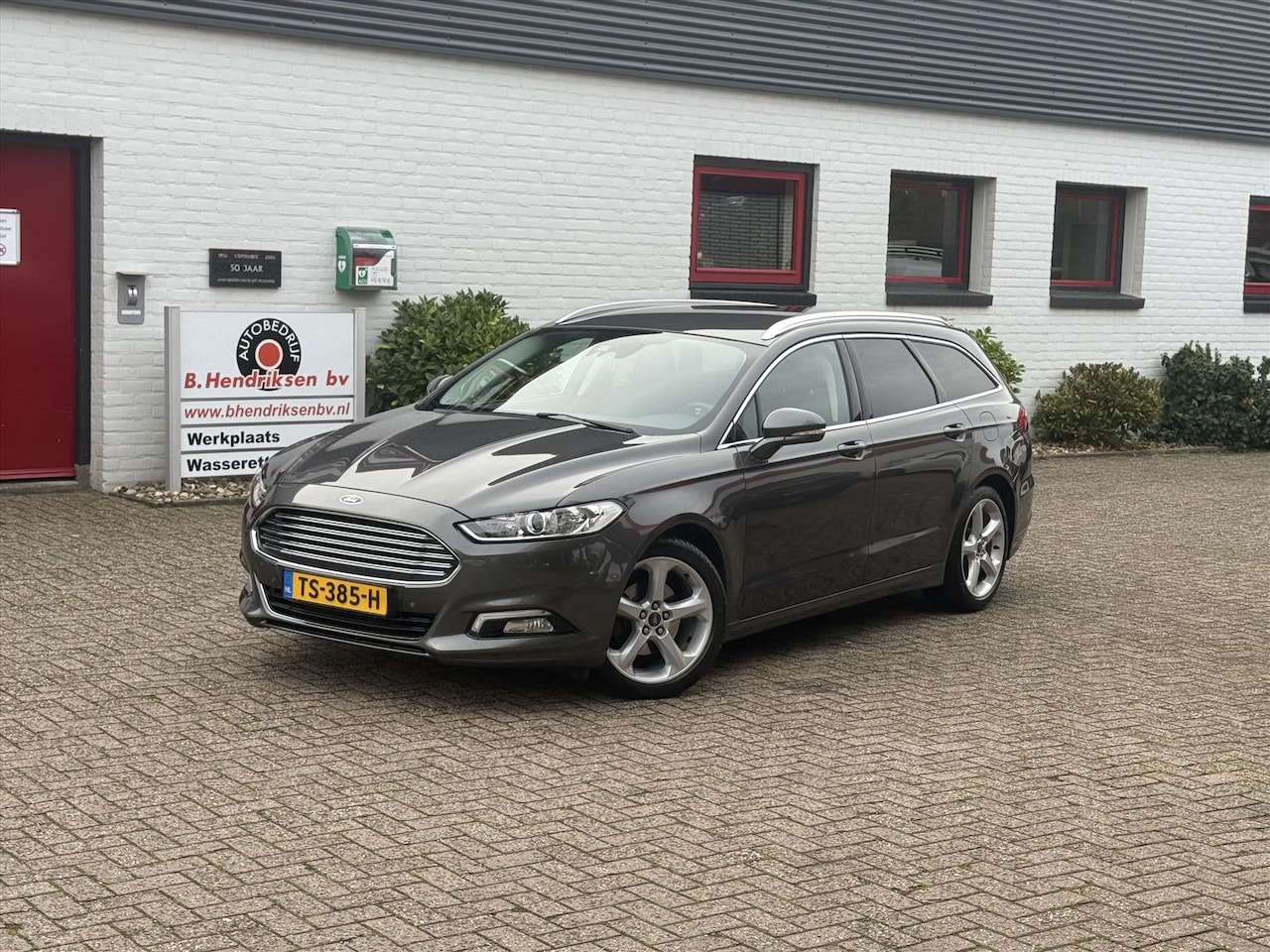 Ford Mondeo Wagon - 1.5 EcoBoost 160pk Titanium/ Trekhaak afneembaar/ All season banden/ Camera achter/ Stuur - AutoWereld.nl
