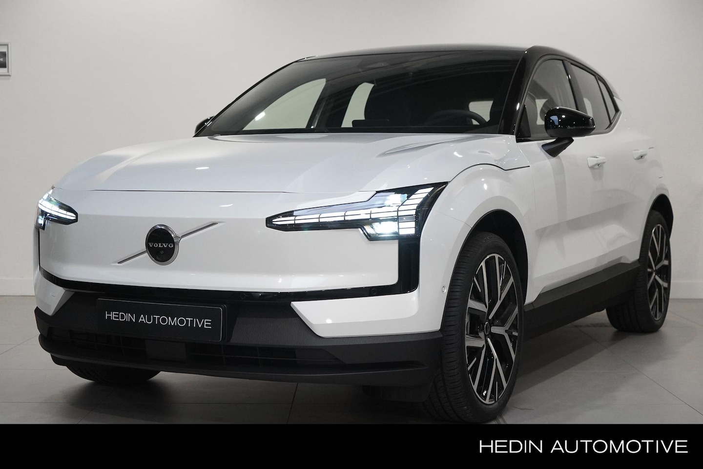 Volvo EX30 - Twin Motor Performance Europa Sport AWD 428pk | Elek. Verstelbare Voorstoelen | Harman/Kar - AutoWereld.nl