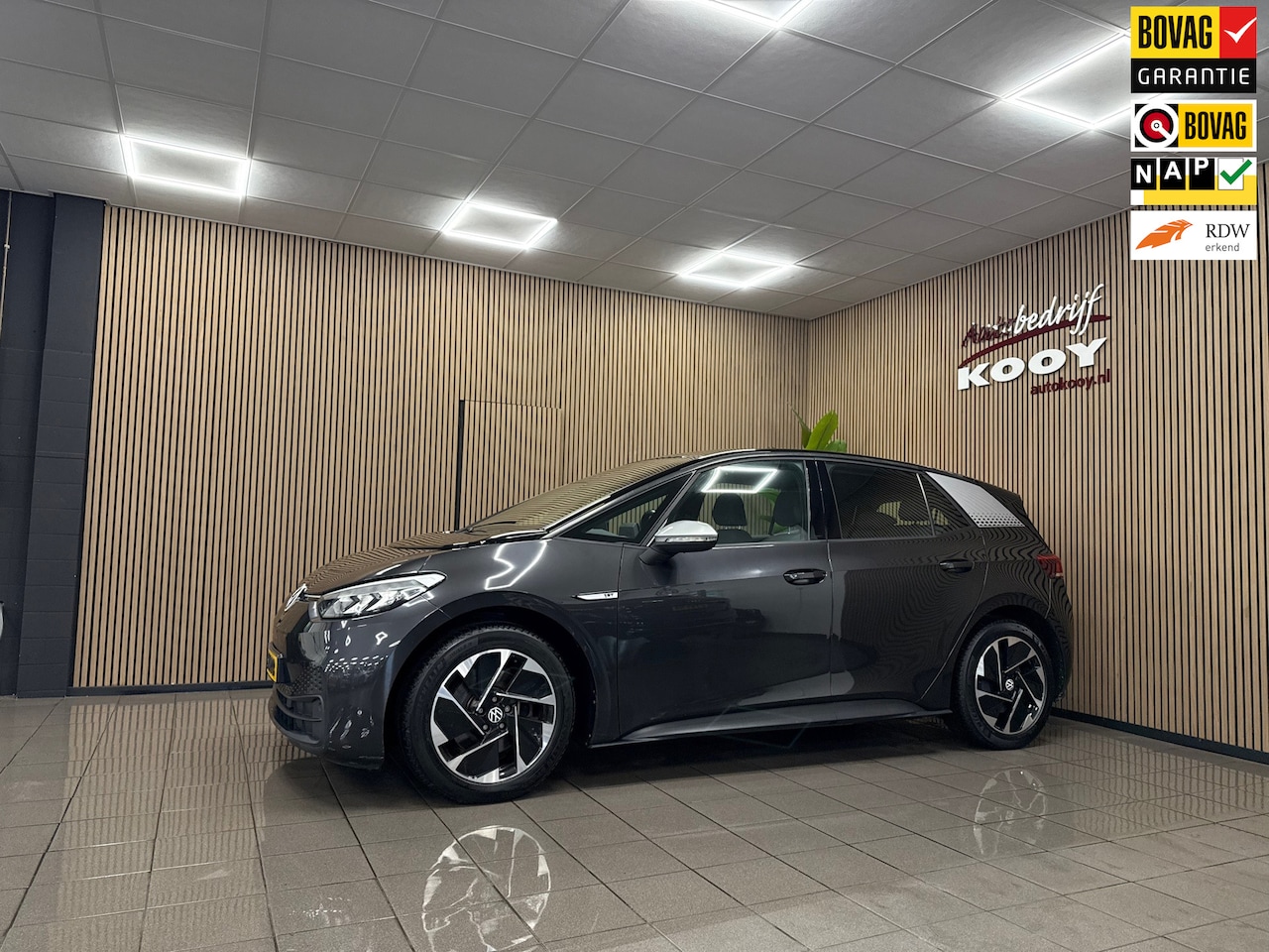 Volkswagen ID.3 - First 58 kWh * 1e Eig / Dealer onderhouden / Navigatie / 19" LM Velgen / NL Auto * - AutoWereld.nl