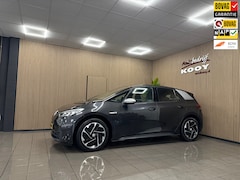 Volkswagen ID.3 - First 58 kWh * 1e Eig / Dealer onderhouden / Navigatie / 19" LM Velgen / NL Auto