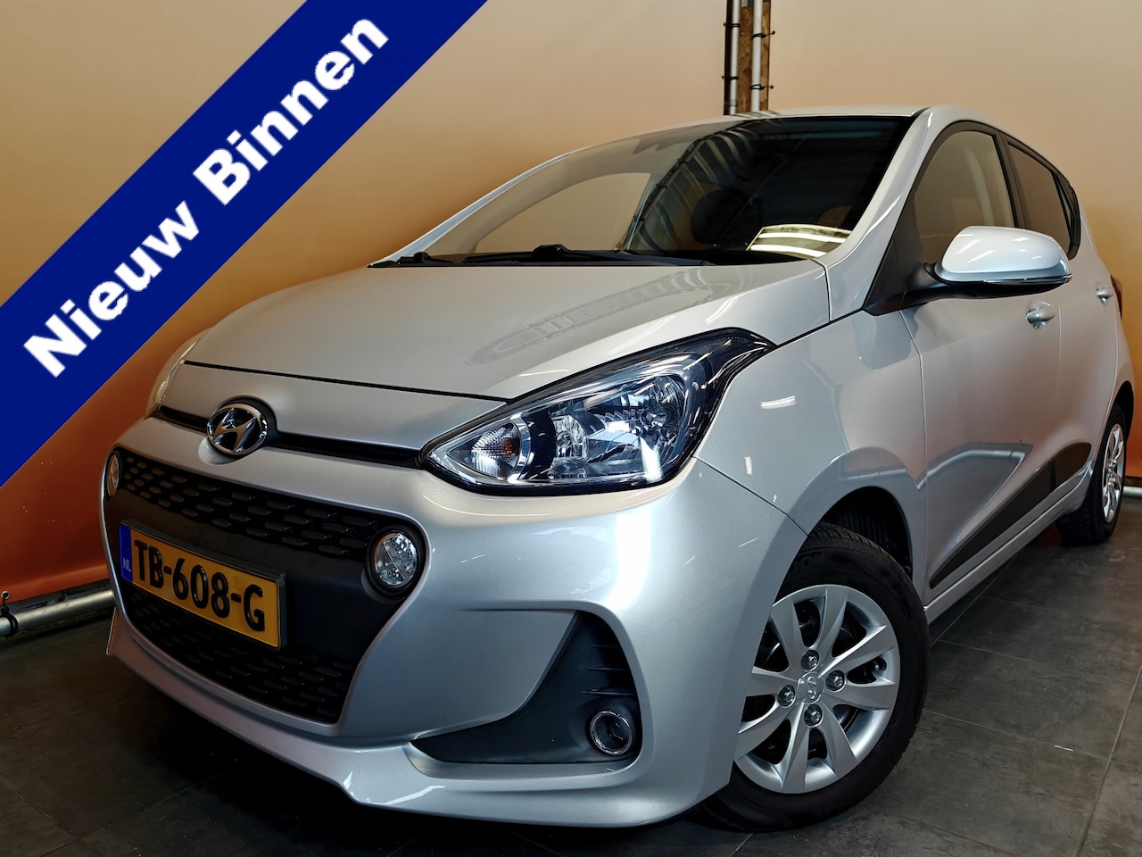 Hyundai i10 - 1.0i i-Premium navi | stoelverwarming clima | stuurverwarming - AutoWereld.nl