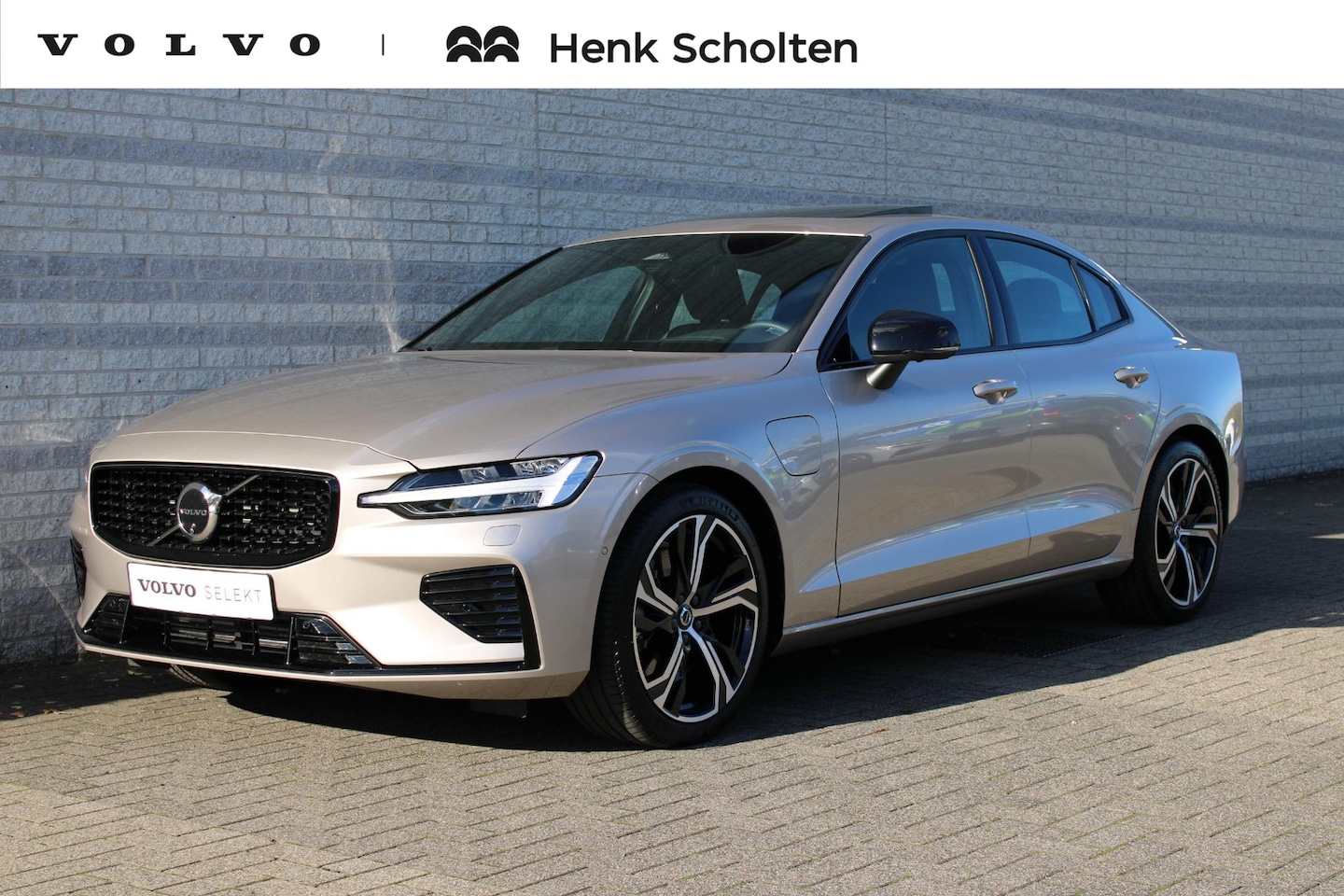 Volvo S60 - 2.0 Recharge T8 AWD Ultimate Dark | Nappa Leder met Open Grid textiel | Trekhaak | AWD | P - AutoWereld.nl